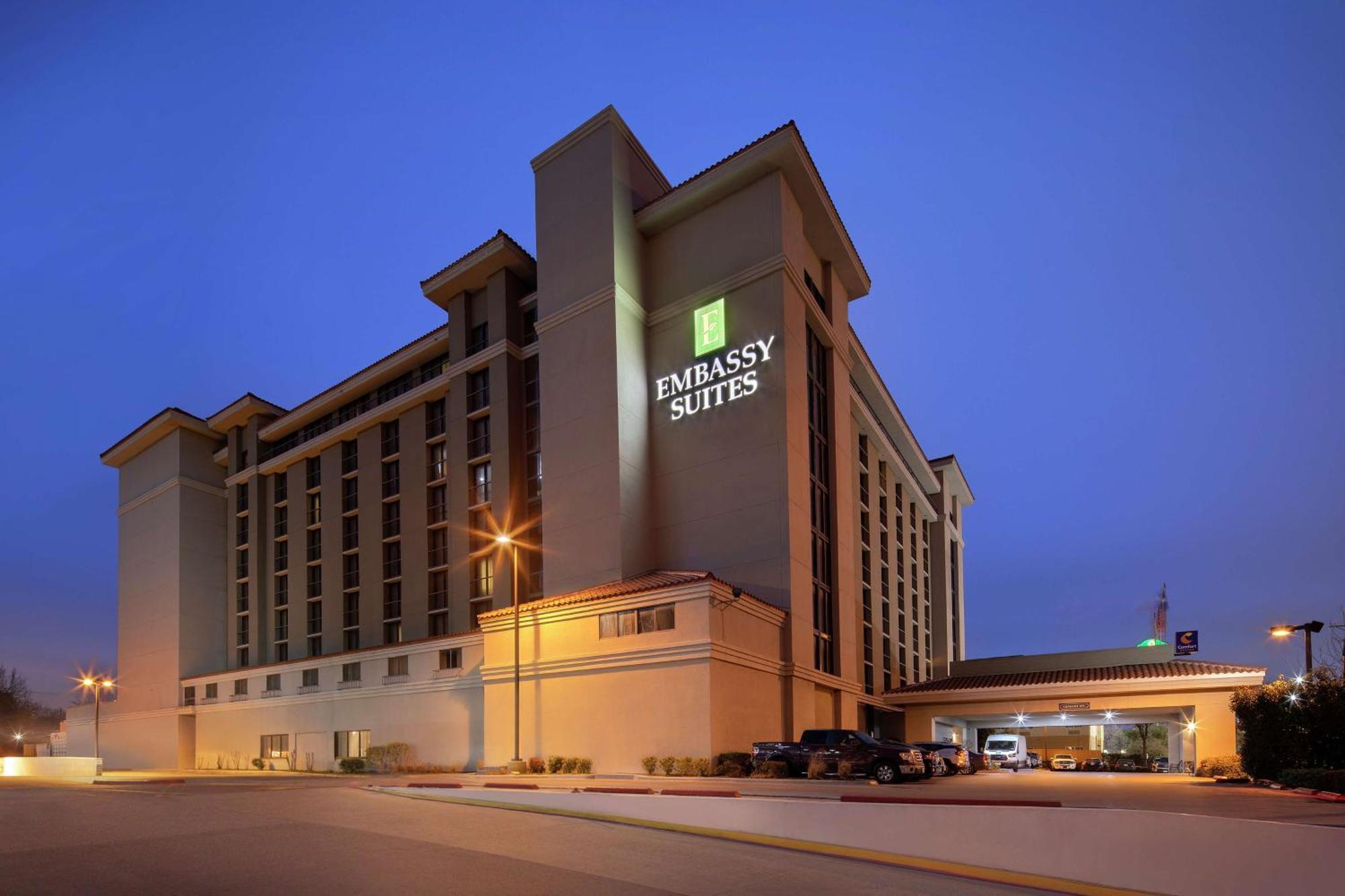 Embassy Suites Dallas - Park Central Area Exterior photo