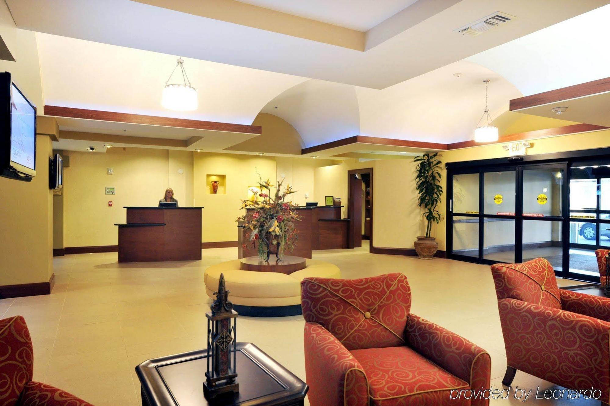 Embassy Suites Dallas - Park Central Area Interior photo