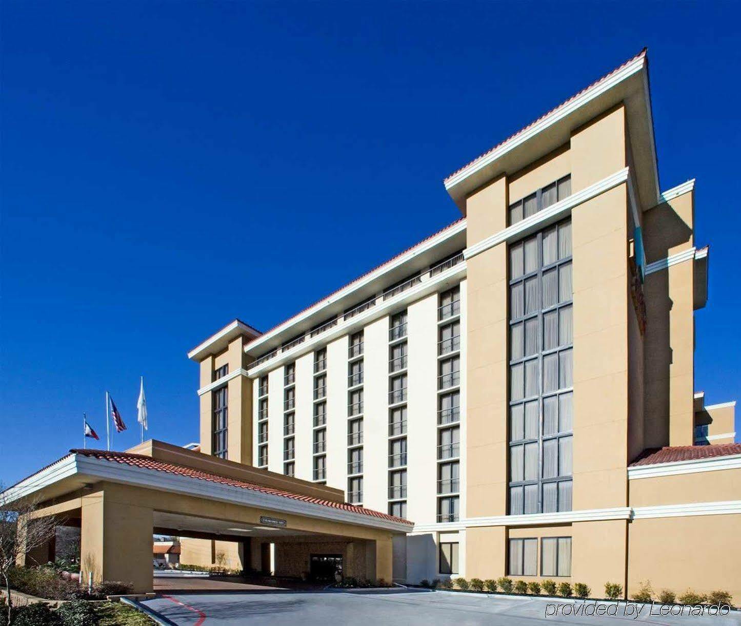 Embassy Suites Dallas - Park Central Area Exterior photo